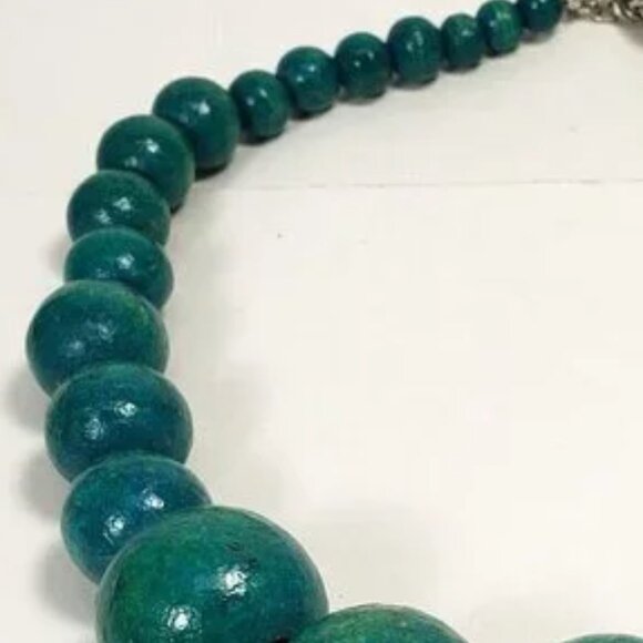 Stunning Silver Tone Green Beaded Necklace – Multi-Sized Elegant Women's Jewelry - Picture 7 of 7